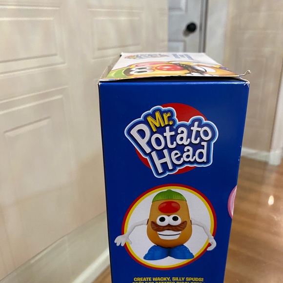 Mr. Potato Head Classic 11 Piece Set NIB 2019 Hasbro - Picture 2 of 7